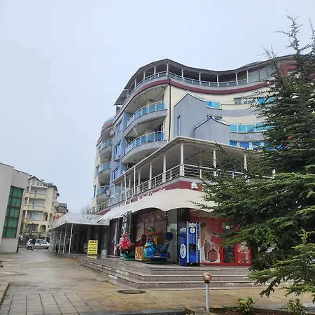 на център Apartment